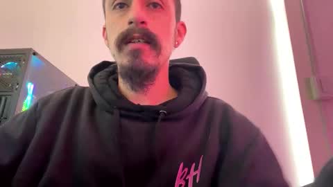 Snapshot of cayu_frensh94 chatting on 5, 1, 2025 cayu_frensh94 online show from 5, 1, 2025