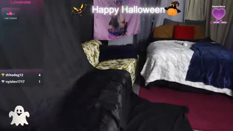 Snapshot of ccgreysweatpants chatting on 29, 10, 2025 WHAT CAN YOU GET US TO DO online show from 29, 10, 2025