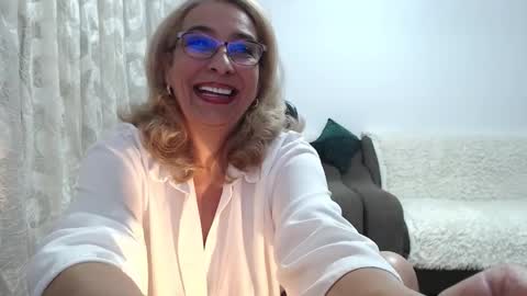 Snapshot of cecylya4u chatting on 1, 10, 2025 cecylya4u online show from 1, 10, 2025