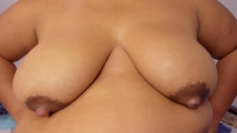 Snapshot of celeste_milk_ chatting on 8, 1, 2025 celeste online show from 8, 1, 2025