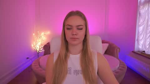 Snapshot of celestenoirr chatting on 17, 12, 2025 celestenoirr online show from 17, 12, 2025