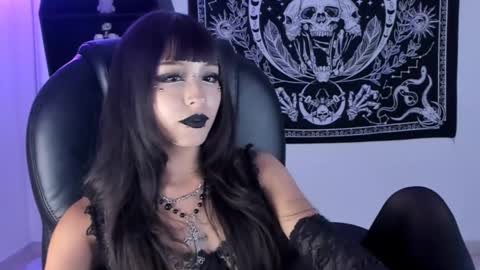   online show from 28, 10, 2025