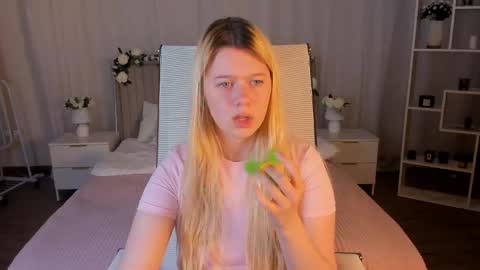 your cute kitty online show from 27, 5, 2026