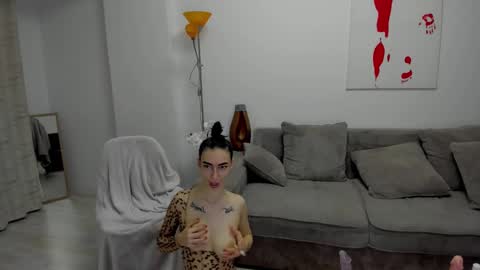 Celine Roxelle online show from 5, 2, 2025