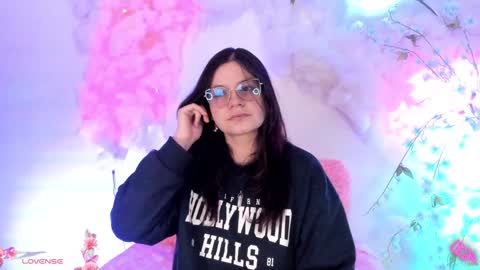 Hello guys my name is Sofi and Lizzie and  Vanessa online show from 31, 1, 2025