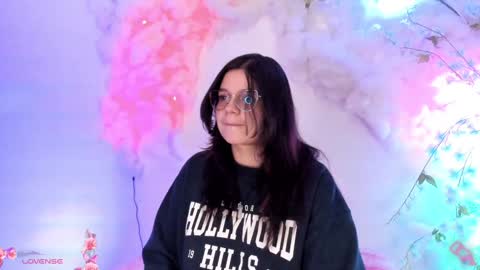 Hello guys my name is Sofi and Lizzie and  Vanessa online show from 1, 2, 2025