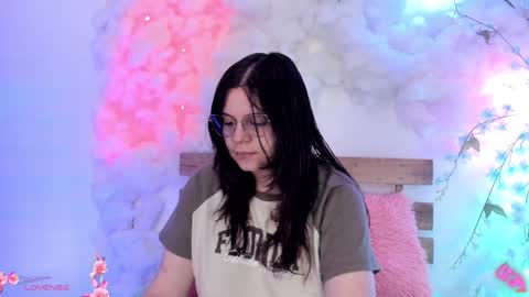 Hello guys my name is Sofi and Lizzie and  Vanessa online show from 3, 2, 2025