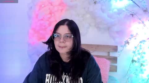 Hello guys my name is Sofi and Lizzie and  Vanessa online show from 4, 2, 2025