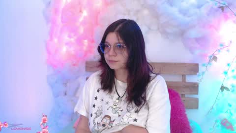 Hello guys my name is Sofi and Lizzie and  Vanessa online show from 5, 2, 2025