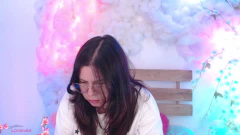 Hello guys my name is Sofi and Lizzie and  Vanessa online show from 6, 2, 2025