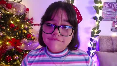 Snapshot of chaarlotte_1 chatting on 19, 12, 2025 charlotte online show from 19, 12, 2025