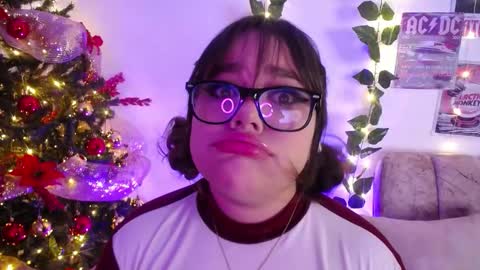 Snapshot of chaarlotte_1 chatting on 21, 12, 2025 charlotte online show from 21, 12, 2025