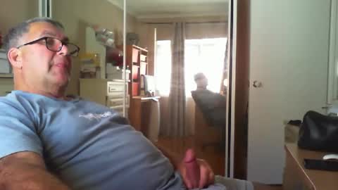 Snapshot of chalkstall chatting on 17, 10, 2025 Chalky online show from 17, 10, 2025