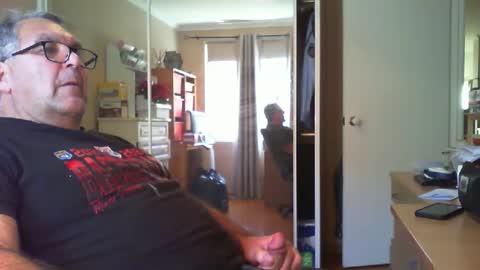 Snapshot of chalkstall chatting on 16, 11, 2025 Chalky online show from 16, 11, 2025