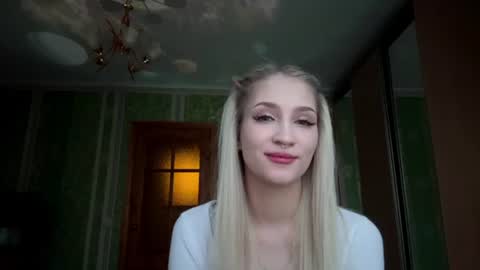 Snapshot of chanelglow chatting on 3, 8, 2026 Chanel online show from 3, 8, 2026