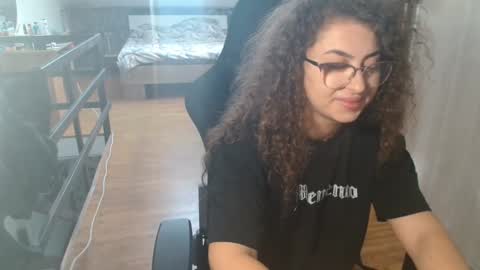 Snapshot of chanelis069 chatting on 21, 11, 2025 Stephanieblisss online show from 21, 11, 2025