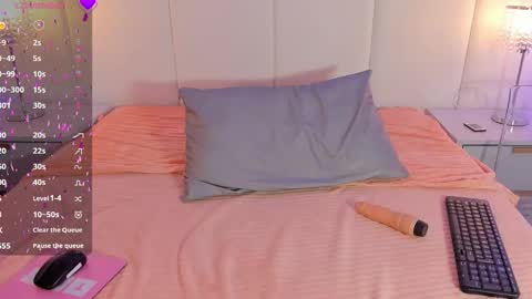 Snapshot of chanelsmell_ chatting on 12, 9, 2025 chanelsmell_ online show from 12, 9, 2025