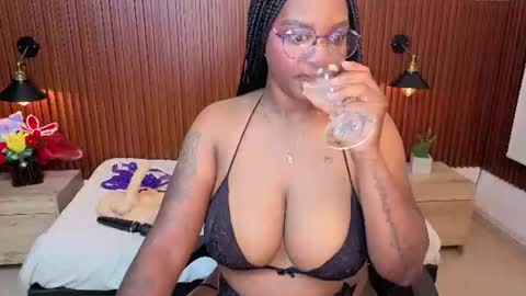 Snapshot of channel_brunette chatting on 25, 6, 2026 Chanel online show from 25, 6, 2026