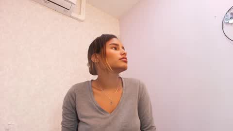 Raquel  online show from 3, 10, 2025