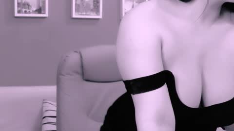 The Queen online show from 1, 3, 2025