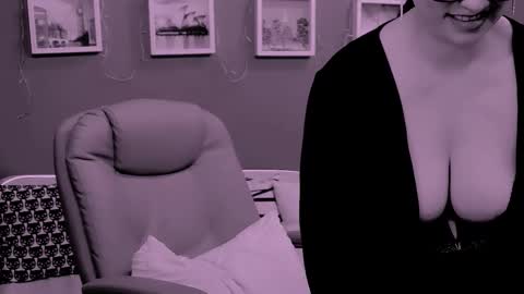 The Queen online show from 8, 3, 2026