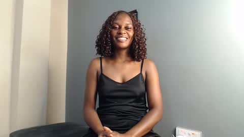 Snapshot of chantelsamz2 chatting on 14, 12, 2025 Chantel online show from 14, 12, 2025