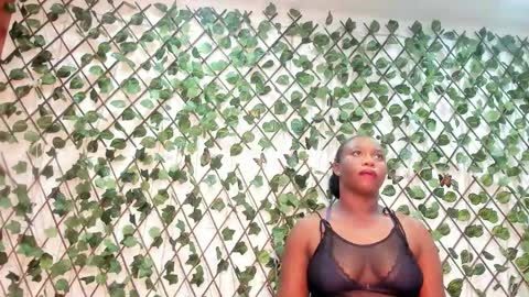 Snapshot of chantelxxl chatting on 2, 10, 2025 chantelxxl online show from 2, 10, 2025