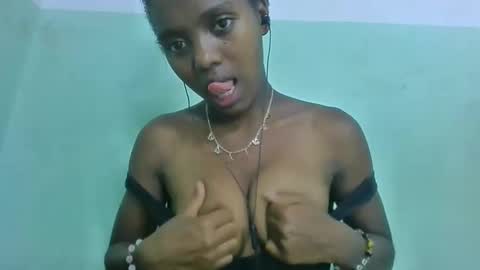 Snapshot of chanteuse655720 chatting on 23, 5, 2026 chanteuse655720 online show from 23, 5, 2026
