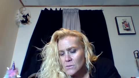 Ms. Behaving online show from 10, 10, 2025