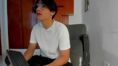 Snapshot of charley_morgan chatting on 4, 3, 2025 charley_morgan online show from 4, 3, 2025