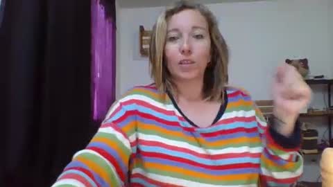 Snapshot of charlot_ponze chatting on 8, 1, 2025 charlott online show from 8, 1, 2025