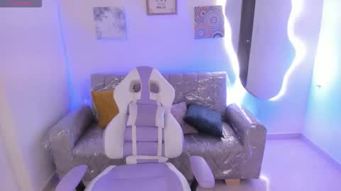    online show from 15, 10, 2025