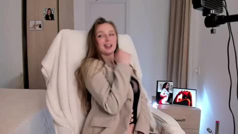 CharlottaWells online show from 13, 11, 2025