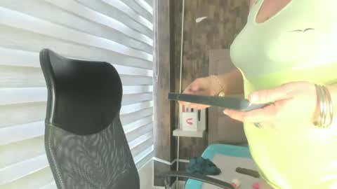 Snapshot of charlotte__g chatting on 10, 1, 2025 charlotte online show from 10, 1, 2025