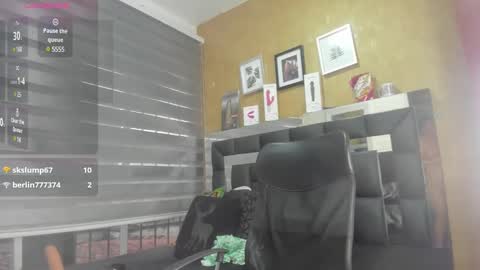 Snapshot of charlotte__g chatting on 5, 2, 2025 charlotte online show from 5, 2, 2025