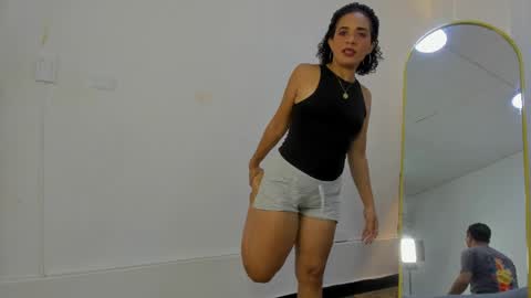 Snapshot of charlotte_dante212 chatting on 2, 4, 2026 charlottte y dante online show from 2, 4, 2026