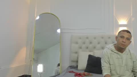 Snapshot of charlotte_dante212 chatting on 13, 4, 2026 charlottte y dante online show from 13, 4, 2026