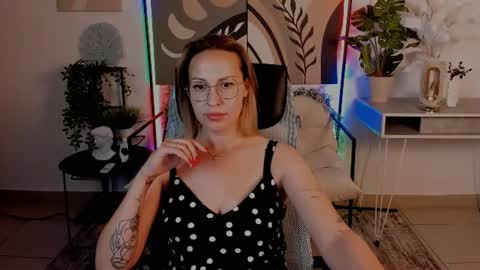 Snapshot of charlotte_hudson chatting on 22, 7, 2026 Charlotte online show from 22, 7, 2026