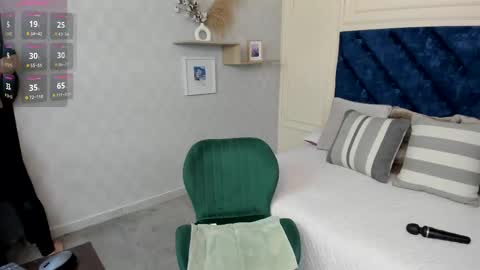 Charlotte Mayers online show from 3, 11, 2025