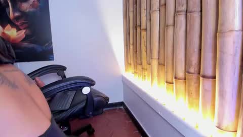 Snapshot of charlotte_mitchell_25 chatting on 14, 12, 2025 CHARLOTTE online show from 14, 12, 2025