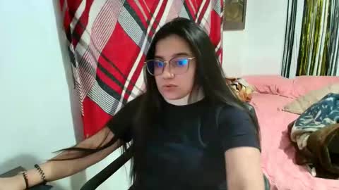 Snapshot of charlotte_richardson chatting on 1, 2, 2026 charlotte_richardson online show from 1, 2, 2026
