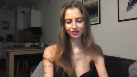 Charlotte Roche online show from 6, 10, 2025