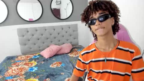 Snapshot of charlotte_skiinny chatting on 5, 12, 2025 charlotte skiinny online show from 5, 12, 2025