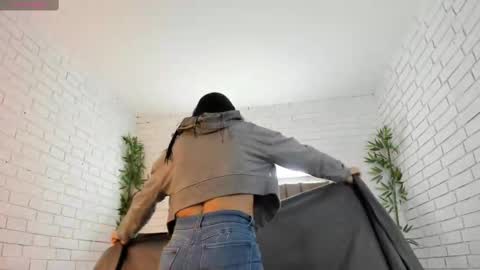 Snapshot of charlotte_whitee1 chatting on 4, 3, 2025 Charlotte  Everyday From 0700 to 1300 Col Time online show from 4, 3, 2025