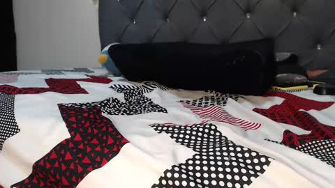 charlottee07 online show from 18, 12, 2024