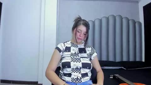 charlottee_starr online show from 4, 11, 2025