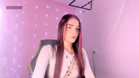 Snapshot of charlotteee_02 chatting on 22, 9, 2025 charlotteee online show from 22, 9, 2025