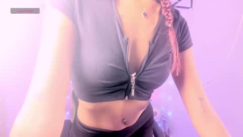 Snapshot of charlotteee_02 chatting on 30, 9, 2025 charlotteee online show from 30, 9, 2025