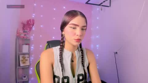 Snapshot of charlotteee_02 chatting on 1, 10, 2025 charlotteee online show from 1, 10, 2025