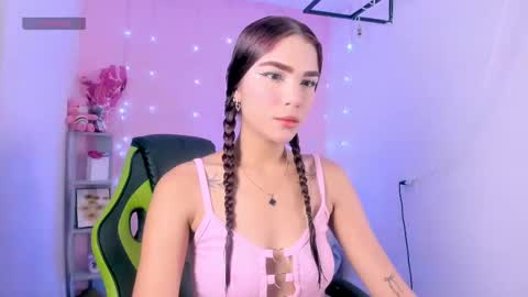 Snapshot of charlotteee_02 chatting on 4, 10, 2025 charlotteee online show from 4, 10, 2025